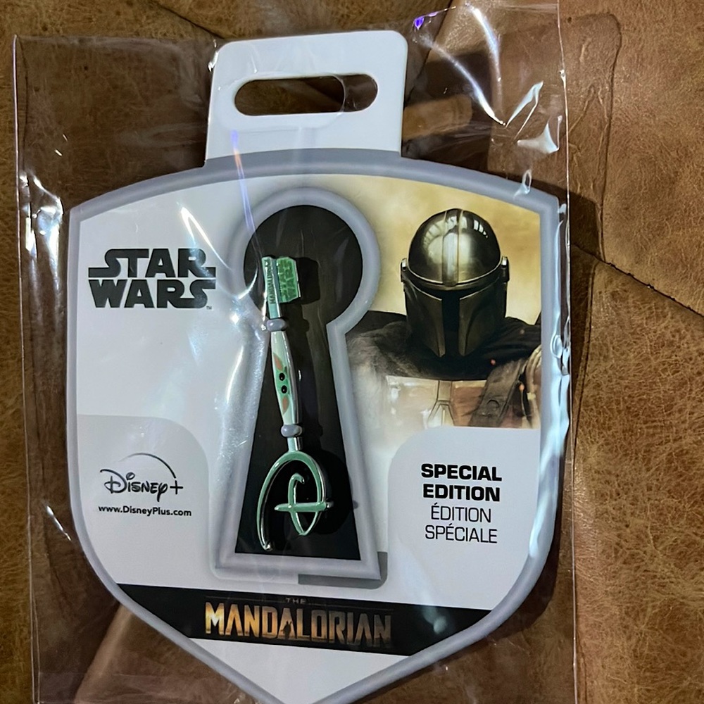 Star Wars The Mandalorian Grogu Key Pin special edition